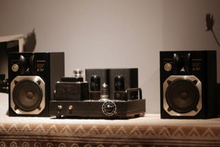 Hi-Fi zesilovače: Myslíte si, že víc wattů znamená lepší zvuk? Tady děláte chybu